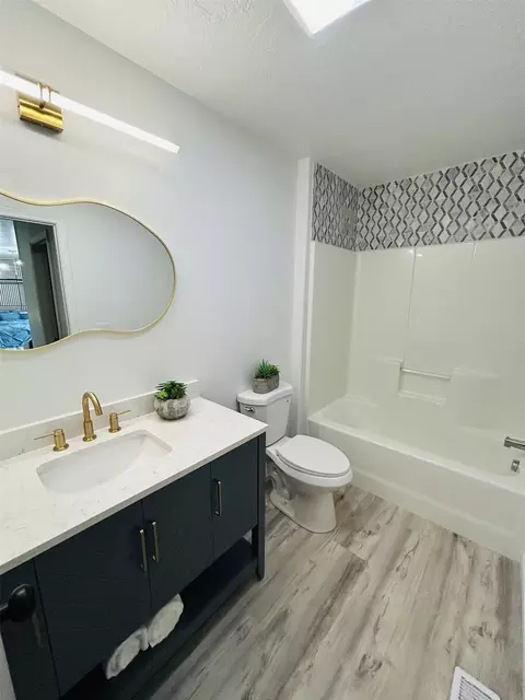 Bath - 517 23rd St NE, Black Eagle, MT 59414 photo 1 of 4