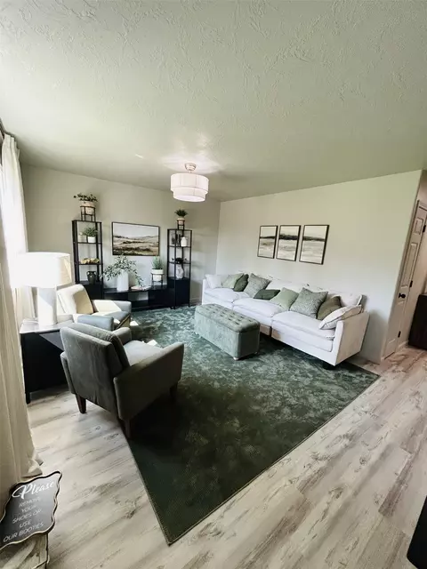 Living - 517 23rd St NE, Black Eagle, MT 59414 photo 2 of 3