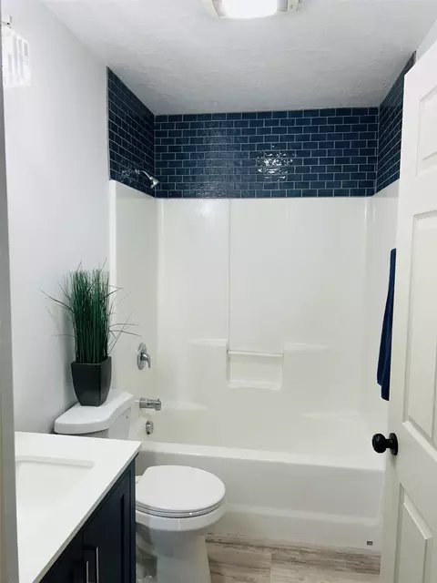 Bath - 517 23rd St NE, Black Eagle, MT 59414 photo 3 of 4