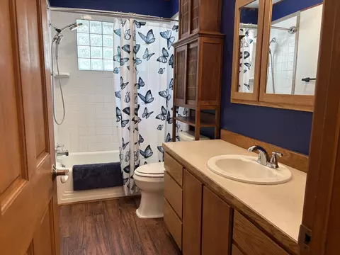Bath - 1111 6th Ave E, Kalispell, MT 59901 photo 1 of 2