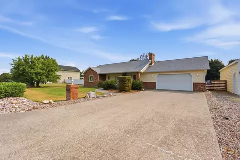 Exterior - 655 Pebble Dr, Kalispell, MT 59901 photo 2 of 8