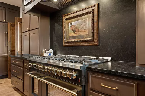 Kitchen - 205 Pinto Trl, Bigfork, MT 59911 photo 6 of 8