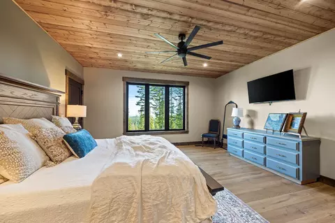 Bedroom - 205 Pinto Trl, Bigfork, MT 59911 photo 1 of 6