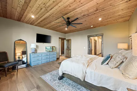 Bedroom - 205 Pinto Trl, Bigfork, MT 59911 photo 2 of 6