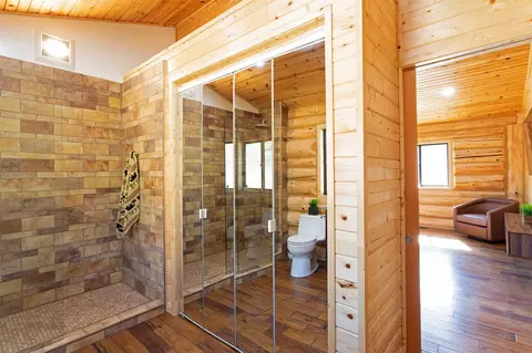 Bath - 5769 Serenity Ln, Conner, MT 59827 photo 2 of 7
