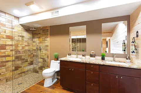 Bath - 5769 Serenity Ln, Conner, MT 59827 photo 4 of 7