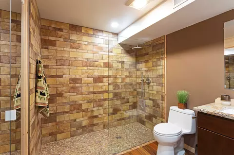 Bath - 5769 Serenity Ln, Conner, MT 59827 photo 6 of 7
