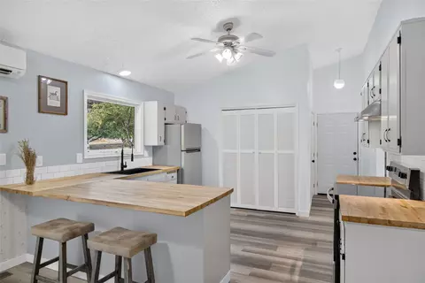 Kitchen - 911 Greers Ferry Rd, Libby, MT 59923 photo 2 of 5