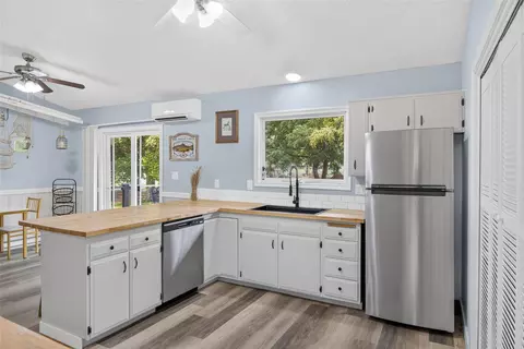 Kitchen - 911 Greers Ferry Rd, Libby, MT 59923 photo 4 of 5