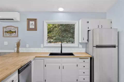Kitchen - 911 Greers Ferry Rd, Libby, MT 59923 photo 3 of 5