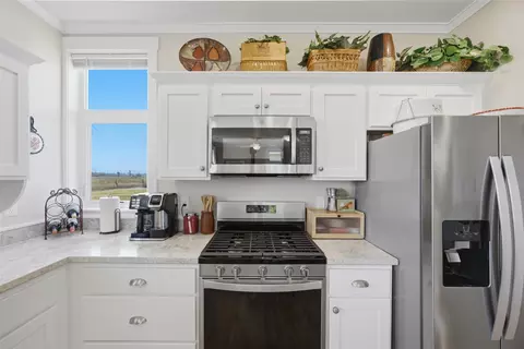 Kitchen - 320 Mansion View Loop, Hamilton, MT 59840 photo 2 of 3
