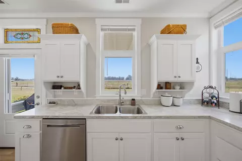 Kitchen - 320 Mansion View Loop, Hamilton, MT 59840 photo 3 of 3