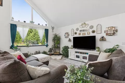 Living - 2034 Foothill Rd, Kalispell, MT 59901 photo 3 of 4