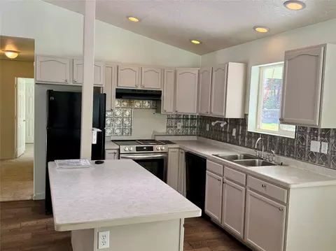 Kitchen - 320 Remps Rd, Libby, MT 59923 photo 3 of 4