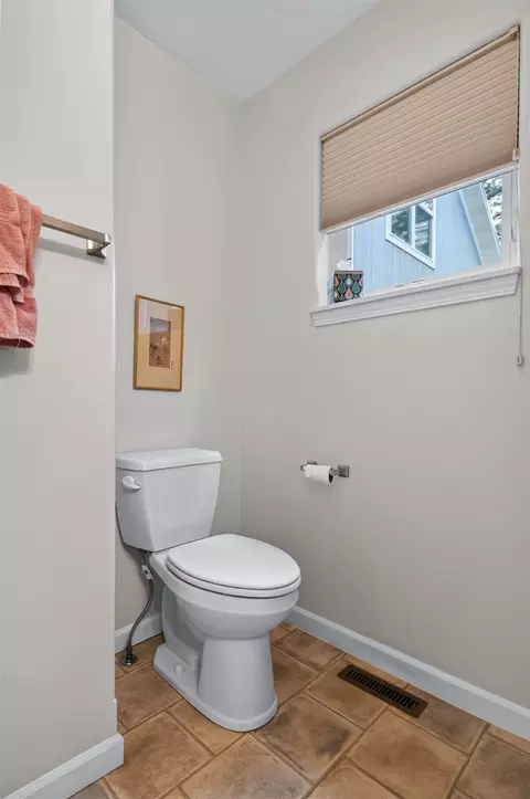 Bath - 36 Stoney Brook Dr, Clancy, MT 59634 photo 2 of 6