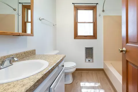 Bath - 904 S Shoshone Loop, Hamilton, MT 59840 photo 1 of 4