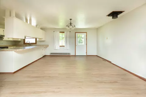 Living - 904 S Shoshone Loop, Hamilton, MT 59840 photo 3 of 16