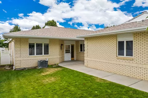 2718 Desert Dr, Great Falls, MT 59405