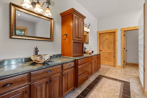 Bath - 20 Bitterroot Cove Ct, Marion, MT 59925 photo 3 of 6
