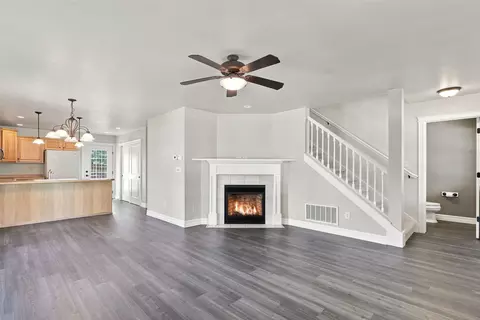 Living - 121 Silverberry St, Hamilton, MT 59840 photo 2 of 4