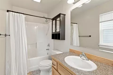 Bath - 121 Silverberry St, Hamilton, MT 59840 photo 1 of 3
