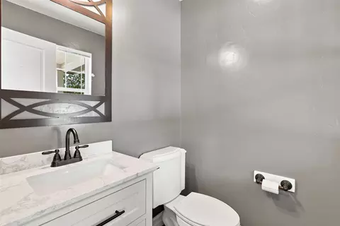 Bath - 121 Silverberry St, Hamilton, MT 59840 photo 2 of 3
