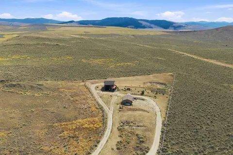 935 Moon Shadow Ln, Stevensville, MT 59870
