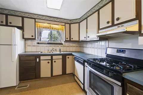Kitchen - 504 N Adams St, Boulder, MT 59632 photo 2 of 4