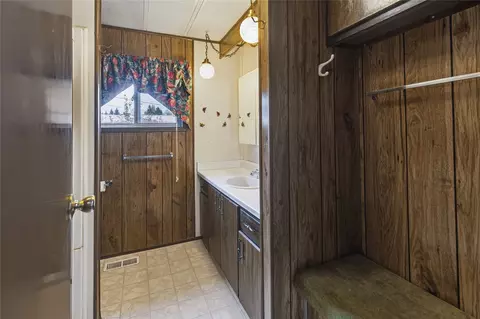 Bath - 504 N Adams St, Boulder, MT 59632 photo 1 of 4