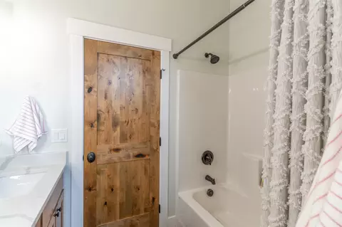 Bath - 8 Towering Pine Ct, Kalispell, MT 59901 photo 5 of 8