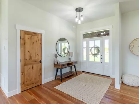 Entry Way - 8 Towering Pine Ct, Kalispell, MT 59901 photo 2 of 4