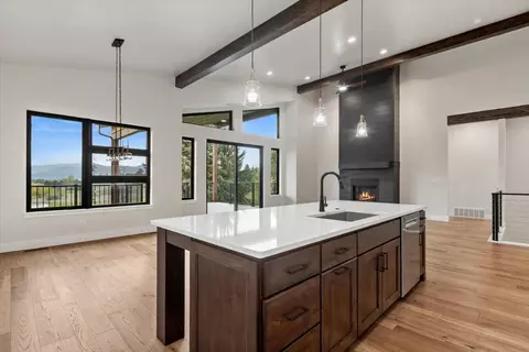 Kitchen - 116 Golden Bear Dr, Bigfork, MT 59911 photo 4 of 5
