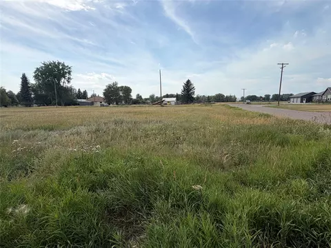 26 10th Ave NW, Choteau, MT 59422
