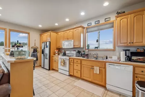 Kitchen - 6135 Old Mt Hwy 35, Bigfork, MT 59911 photo 4 of 4