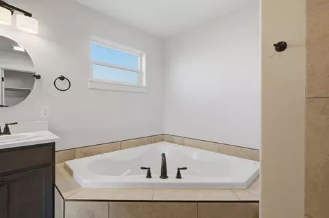 Bath - 17 Durango Trl, Three Forks, MT 59752 photo 4 of 7