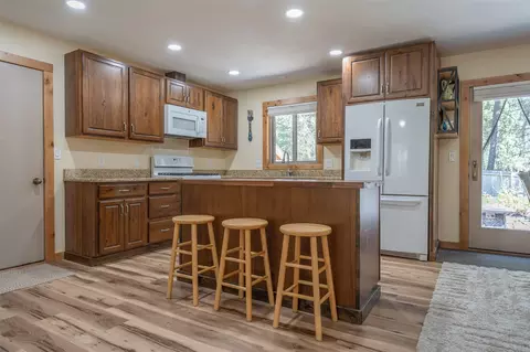Kitchen - 331 Peaceful Dr, Bigfork, MT 59911 photo 5 of 8
