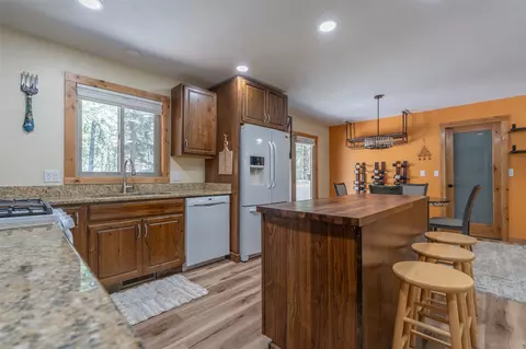Kitchen - 331 Peaceful Dr, Bigfork, MT 59911 photo 2 of 8