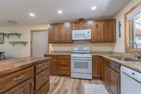 Kitchen - 331 Peaceful Dr, Bigfork, MT 59911 photo 4 of 8