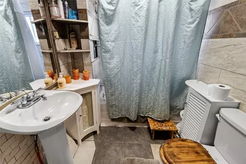 Bath - 1305 4th Ave E, Kalispell, MT 59901 photo 2 of 2