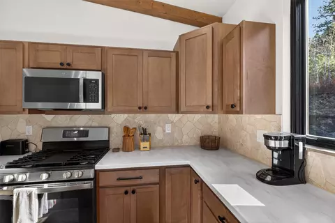 Kitchen - 34 Cox Creek Ln, Cascade, MT 59421 photo 4 of 5