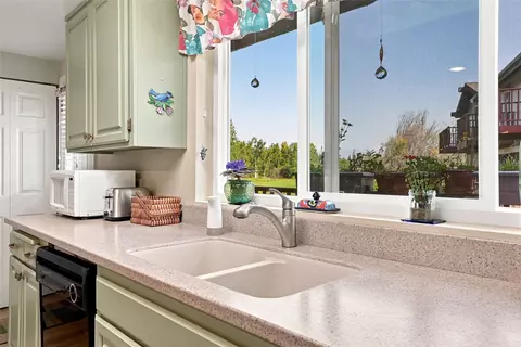 Kitchen - 1170 Pine St, Hamilton, MT 59840 photo 4 of 5