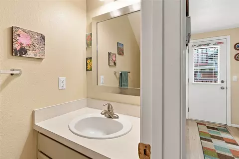 Bath - 1170 Pine St, Hamilton, MT 59840 photo 1 of 3