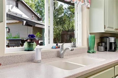 Kitchen - 1170 Pine St, Hamilton, MT 59840 photo 3 of 5