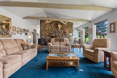 Living - 1396 Thunder Rd, Arlee, MT 59821 photo 2 of 4