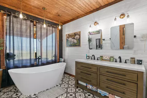 Bath - 69 Fox Hill Dr, Hall, MT 59837 photo 3 of 5