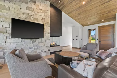 Living - 1283 Lake Pointe Dr, Bigfork, MT 59911 photo 2 of 4