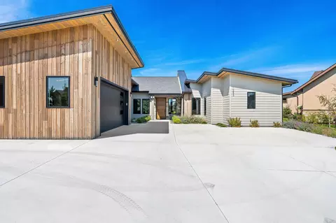 Exterior - 1283 Lake Pointe Dr, Bigfork, MT 59911 photo 2 of 12