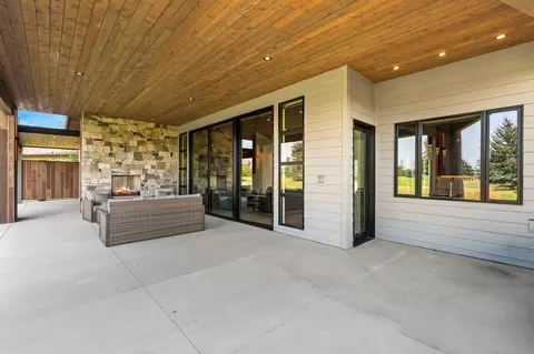 Exterior - 1283 Lake Pointe Dr, Bigfork, MT 59911 photo 5 of 12