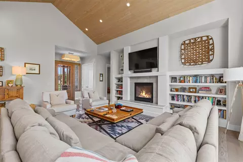 Living - 9 Lariat Loop, Bozeman, MT 59715 photo 3 of 5