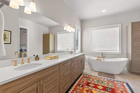 Bath - 9 Lariat Loop, Bozeman, MT 59715 photo 2 of 6